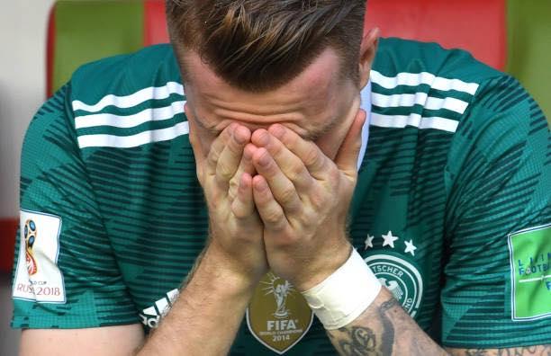 Sau khi trọng tài chính thỏi còi kết thúc trận đấu, nước mắt của Marco Reus đã rơi.