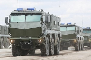 100 xe chở vũ khí duyệt binh Nga tiến vào thủ đô