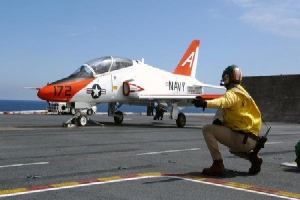 Quy trình huấn luyện quân sự giúp nữ phi công Mỹ cứu máy bay nổ động cơ