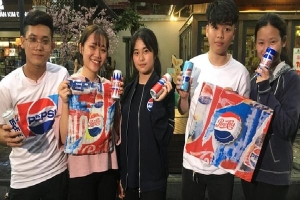 Giới trẻ hào hứng “lật tung” cả Hà Nội truy tìm hộp quà chất Pepsi