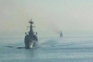 Tàu sân bay Mỹ đến gần Trung Đông, 2 tàu chiến và 2 tàu ngầm Nga lập tức sang Syria