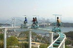 Trò 'đạp xe trên không' thót tim ở Nhật Bản