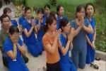 Công an xác minh việc hàng loạt nữ giáo viên quỳ trước mặt cán bộ