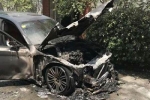 Thắp hương cúng BMW 1,7 tỷ vừa mua, xe cháy thành sắt vụn sau 20 phút