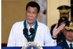 Duterte trang bị súng ngắn cho quan chức đối phó tội phạm