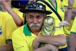 Câu chuyện cảm động của cụ ông nổi tiếng 25 năm cổ vũ World Cup, nay được viết tiếp bởi con trai