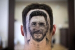 Chàng trai khắc hình Messi sau đầu để cổ vũ World Cup 2018