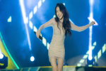 Hòa Minzy khoe vũ đạo nóng bỏng khi diễn tại trường Đại học Xây dựng
