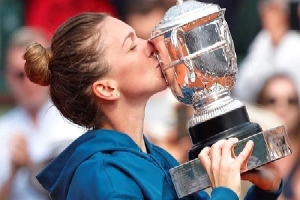 Halep thắng ngược ở chung kết Roland Garros, có Grand Slam đầu tiên