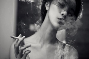 Phụ nữ đừng như điếu thuốc lá, người ta hút xong rồi vứt bỏ...