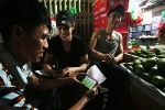 Lao động chợ đêm Long Biên giải trí bằng World Cup