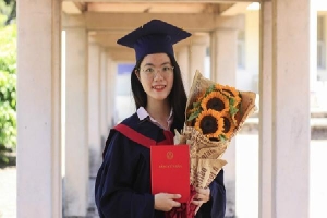 Nữ sinh tốt nghiệp đại học sớm một năm với bằng xuất sắc
