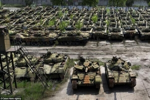 Thừa xe tăng, Nga xử lý kiểu 'con nhà giàu': Đem T-80 làm mục tiêu cho tiêm kích oanh tạc!