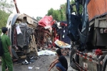 Hà Tĩnh: Xe container đấu đầu nổ lớn, 2 tài xế tử vong trong cabin