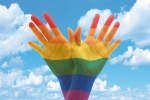 Tâm sự của cha mẹ về những đứa con LGBT: 'Hãy cứu lấy con trẻ sớm nhất, thay vì ghét bỏ và kỳ thị chúng'