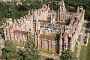 Choáng ngợp với sự nguy nga, tráng lệ của Đại học dành cho giới Hoàng gia