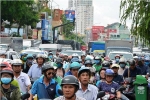 Cửa ngõ sân bay Tân Sơn Nhất hỗn loạn do xe container lật