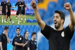 Cười tươi trên sân tập Uruguay, Suarez tạm quên đi khởi đầu tệ hại