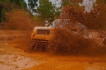 Dàn Land Rover độ ống thở của ông Đặng Lê Nguyên Vũ đầm bùn và vượt dốc tại Đồng Mô