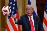 Trump tung cho vợ quả bóng World Cup được Putin tặng