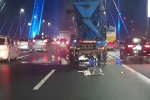 Tông vào đuôi xe trộn bê tông, người đàn ông tử vong trên cầu Nhật Tân