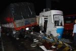 Ôtô tải tông sập cabin thu phí cao tốc TP HCM - Trung Lương