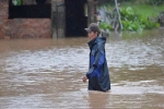 Thanh Hóa: Nhiều nơi vẫn bị cô lập trong biển nước sau cơn bão Sơn Tinh