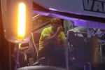 HLV Park Hang Seo khóc sụt sùi trên xe bus sau thất bại của Olympic Việt Nam