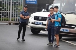 Tiền vệ Đỗ Hùng Dũng ra sân bay chờ đón đồng đội ở U23 Việt Nam