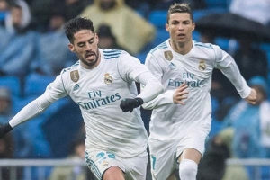 MU 'đột kích' Bale, Ronaldo bị chơi xấu ở Real