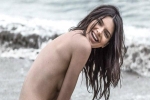Đây là động thái của Kendall Jenner trong lúc bộ ảnh nude gây sốc đang được chia sẻ rầm rộ