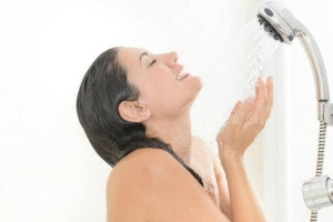 Sai lầm nghiêm trọng khi tắm, trong đó thói quen này ai cũng mắc phải ít nhất một lần