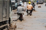 Bình Dương: Cứ mưa là đường thành sông, nhiều người ngã sấp ngửa