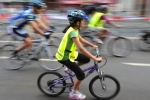 Trường học Anh cấm học sinh đạp xe không biển số