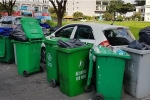 Chiếc xe ô tô bị hàng chục thùng rác bao vây 'cảnh cáo' vì đỗ không đúng nơi quy định