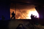 Xưởng gỗ ở Bình Dương cháy ngùn ngụt sau tiếng nổ lớn