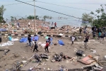Hiện trường đổ nát sau động đất và sóng thần tại Indonesia