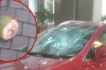 Hà Nội: Vỏ dừa từ trên chung cư rơi xuống khiến một ô tô vỡ tan kính trước