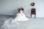 MC Quỳnh Chi gợi ý váy cưới ren bồng bềnh cho cô dâu mùa thu