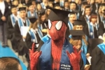 Nam sinh Mexico hóa trang thành người nhện lên nhận bằng tốt nghiệp
