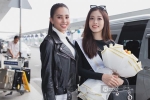 Vừa trở về từ Pháp, Trần Tiểu Vy ở lại sân bay để tiễn Bùi Phương Nga lên đường thi Hoa hậu Hoà bình Quốc tế