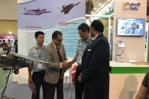Ấn Độ muốn chào bán máy bay vận tải Do 228 và trực thăng Dhruv cho Việt Nam?