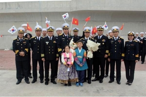 Tàu 015-Trần Hưng Đạo tham dự duyệt binh tàu quốc tế tại Jeju, Hàn Quốc