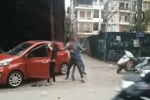 Vụ chồng giật tóc đánh đập vợ trước mặt con trai đang gào khóc ở Hà Nội: Công an mời người chồng lên làm việc