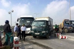 6 ô tô đâm nhau, nghìn người khổ sở chôn chân trên cầu Thanh Trì