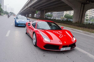 Những lần siêu xe Ferrari của Tuấn Hưng xuất hiện trên phố