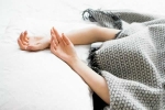 6 lý do khiến bạn bỏ thói quen ngủ trùm chăn kín đầu