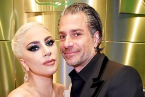 Lady Gaga đính hôn Christian Carino