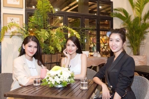 Trước ngày lên đường thi Miss international, Thùy Tiên vui vẻ hội ngộ cùng 2 đại diện Việt Nam các năm trước
