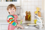 Cách dạy trẻ tự giác làm việc nhà